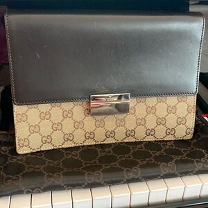 EUC Gucci Clutch/Wristlet